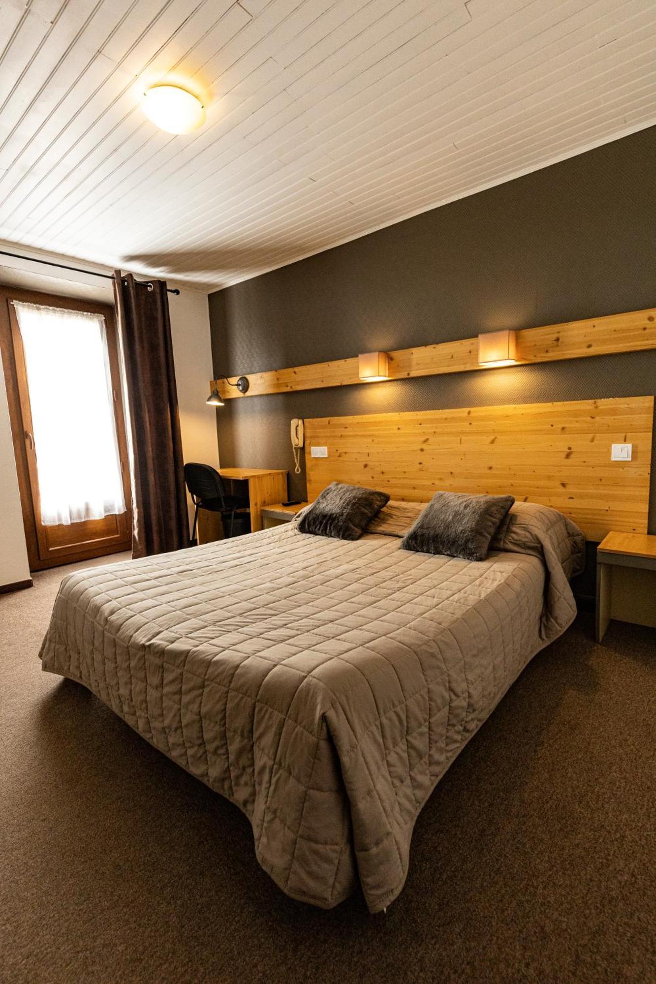 Hotel Le Coq D'Or Les Angles  Esterno foto